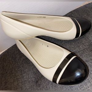 Crocs - Dress Flats - Off White with Black Patent Leather Toe Cap - Size 8